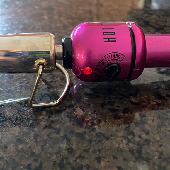 Hot Tools Curling Iron. 1” at base - Picture 5 of 5